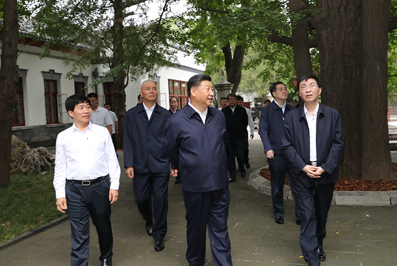 9月12日，中共中央總書(shū)記、國(guó)家主席、中央軍委主席習(xí)近平視察中共中央北京香山革命紀(jì)念地。這是習(xí)近平瞻仰雙清別墅。